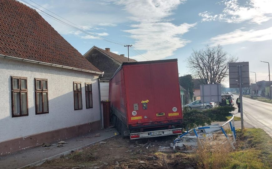 Užas u Hrvatskoj: Kamion skrenuo sa ceste i uletio u kuću, povrijeđena djevojčica