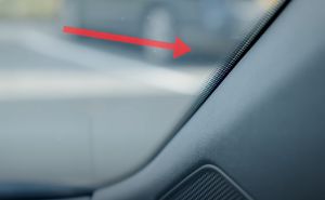 Znate li za šta služe tačkice na šoferšajbi automobila?