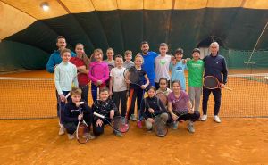 Prelijep dan u Sarajevu: Damir Džumhur posjetio mlade tenisere TK Bosna i družio se s njima