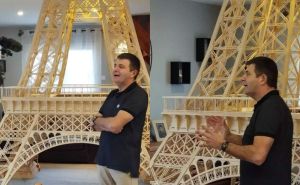 Proveo skoro 10 godina praveći repliku Eiffelovog tornja: Rekord nije priznat iz bizarnog razloga