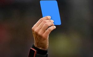 Britanski mediji tvrde: U nogometu će se uvesti plavi karton - evo šta to znači