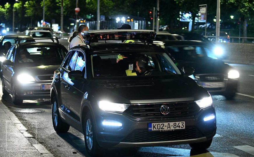 Noćne kontrole u Sarajevu: Policija oduzela dva automobila, vozači imali 5.600 KM neplaćenih kazni