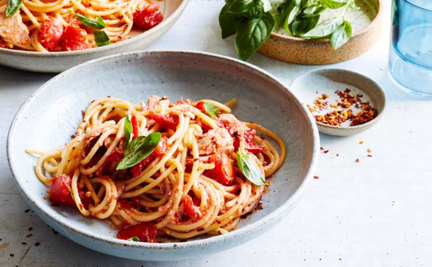 Ideja za vikend : Špageti s paradajzom i pestom od oraha