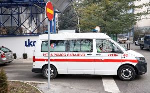 Teška nesreća na putu kod Sarajeva: Povrijeđene dvije osobe, saobraćaj obustavljen