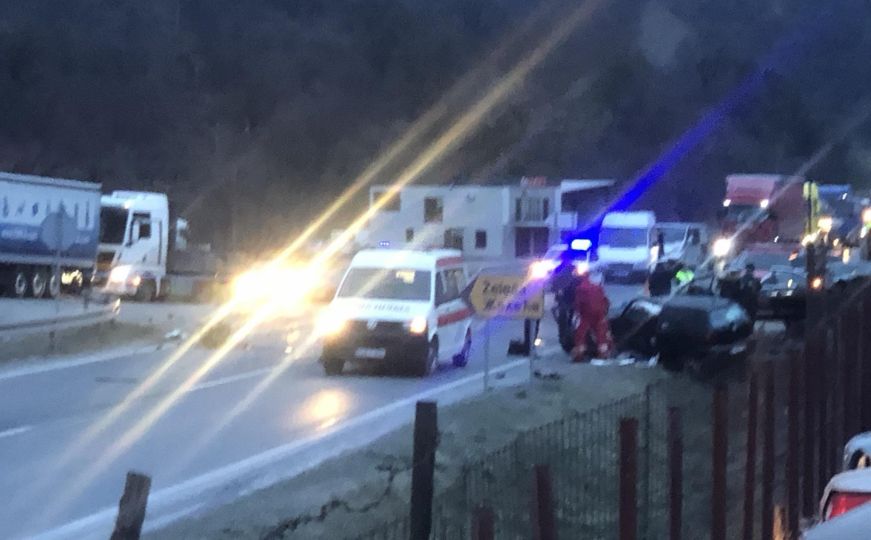 Stravična nesreća u Bosni i Hercegovini: Pet povrijeđenih osoba prevezeno u bolnice