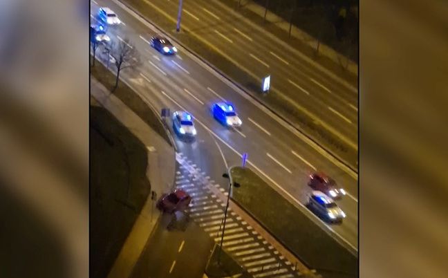 Pogledajte video: Velika potjera u Zagrebu. Veliki broj policijskih vozila hvata crveni automobil