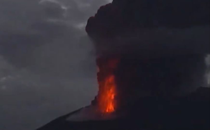 Drama u Japanu: Eruptirao vulkan, pepeo se dizao na hiljade metara u zrak