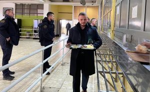 Direktor Isak kroz zajednički ručak sa zatvorenicima lično provjerio kvalitetu hrane u KPZ Zenica