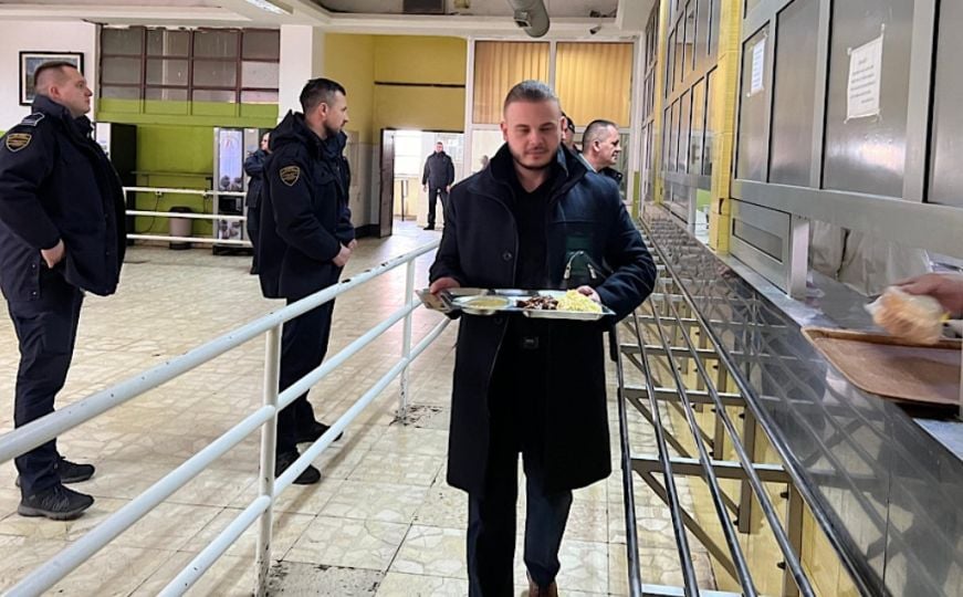 Direktor Isak kroz zajednički ručak sa zatvorenicima lično provjerio kvalitetu hrane u KPZ Zenica