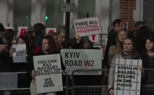 Demonstranti ispred ruskih ambasada širom Europe: Imaju jasnu poruku za Putina