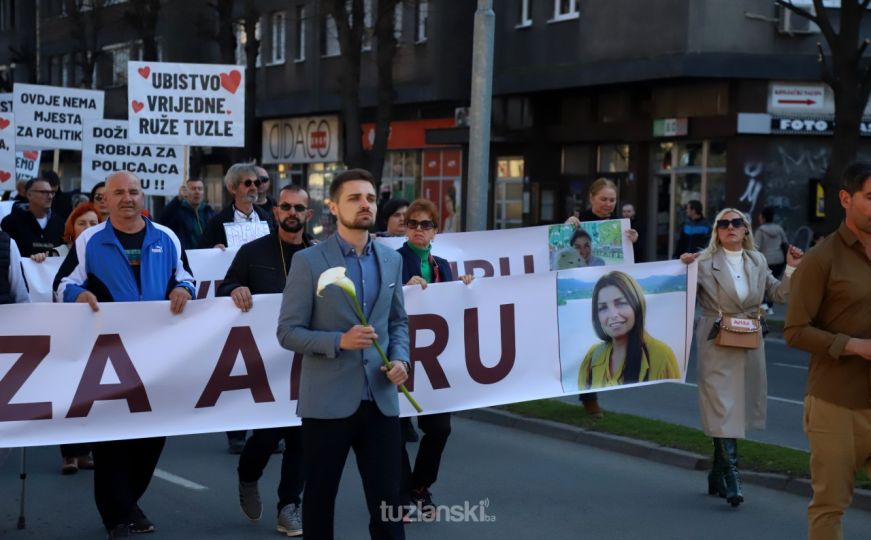 Tuzlaci u mirnoj šetnji za Amru Kahrimanović: Glasne parole i zahtjev za pravdom odjekuju gradom