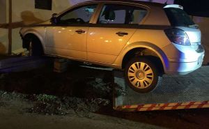 Saobraćajna nesreća u Banjoj Luci: Automobil završio u dvorištu kuće