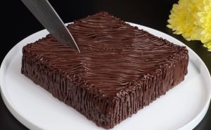 Ovakvu čokoladnu tortu do sada niste probali: Veoma je ukusna, a pravi se bez pečenja