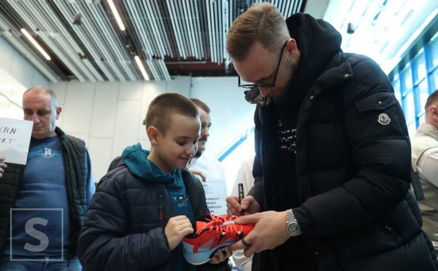 Džanan Musa stigao u Sarajevo: 'Ponosan što sa Lanom Pudar dijelim istu zastavu BiH i grb'