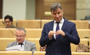 Potvrđeno: Fadil Novalić ostao bez mandata u Parlamentu FBiH