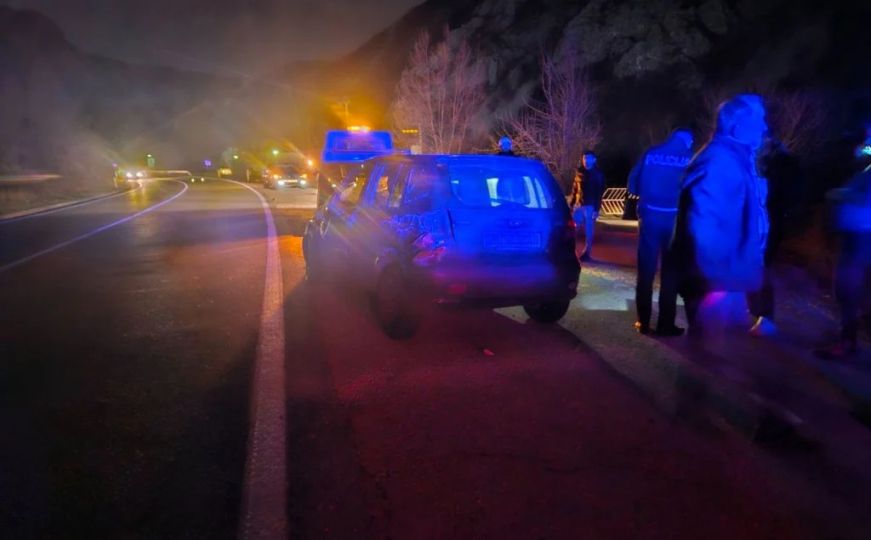 Saobraćajna nesreća kod Mostara: Prevrnuo automobil pa se sudario s cisternom