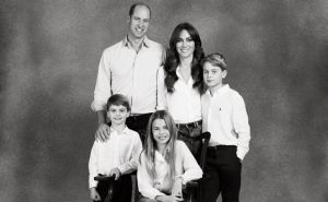 Fanovi primijetili jezive detalje na porodičnoj fotografiji princa Williama i Kate Middleton