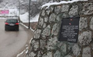 Sarajlije proglašene krivim zbog oštećenja ploče na Vracama posvećene zločincu Ratku Mladiću
