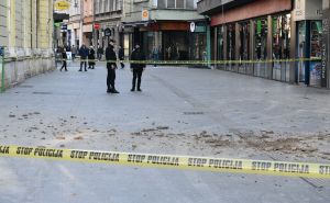 Oglasila se policija o obrušavanju fasade u centru Sarajeva: Žena zadobila teške povrede