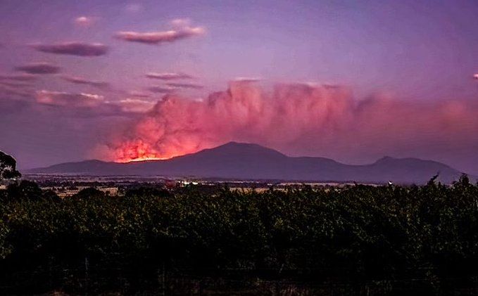 Australija: Veliki šumski požar izmiče kontroli, hiljade ljudi evakuisano