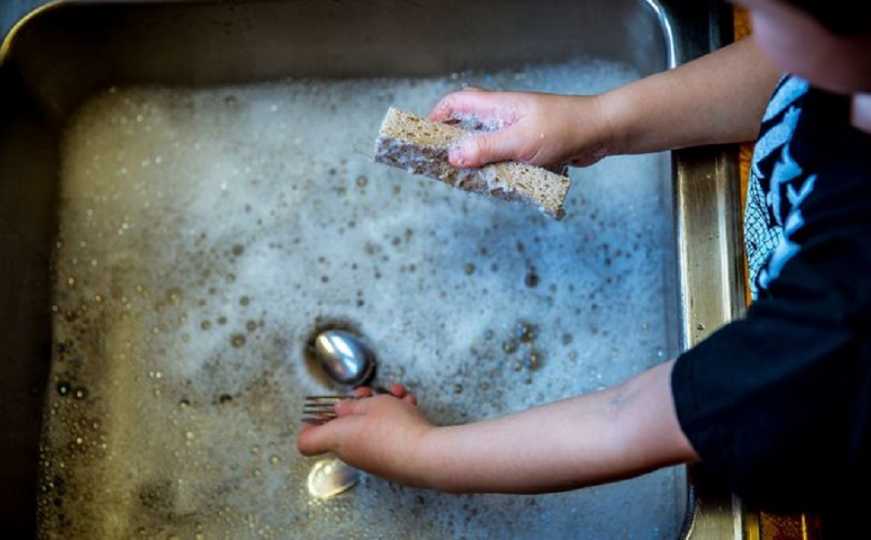 Topla ili vruća voda za pranje suđa? Odgovor bi vas mogao iznenaditi