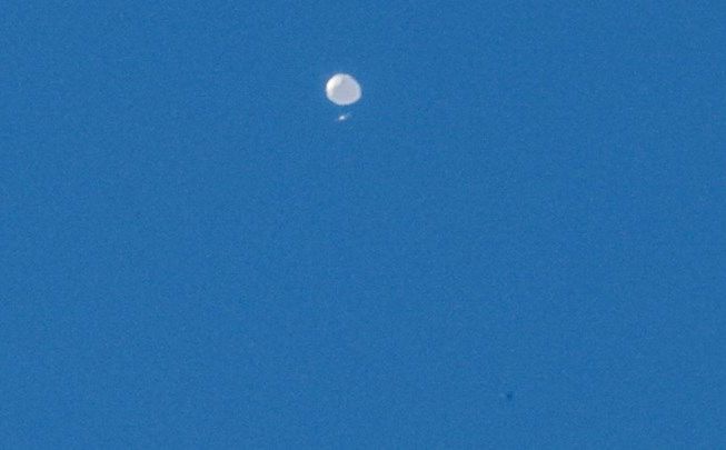 Vojska locirala misteriozni balon na nebu iznad SAD-a: Istraga u toku
