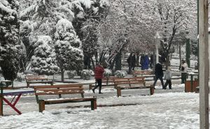 Snijeg prekrio ulice Teherana