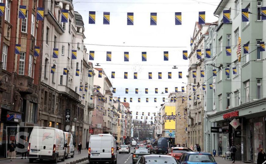 Sarajevo spremno dočekuje Dan nezavisnosti BiH: Grad uljepšan predivnim zastavama, praznik u zraku