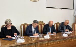 Rifat Škrijelj i Ismet Gavrankapetanović potpisali ugovor: Nova saradnja između UNSA i Opće bolnice