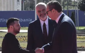 Aleksandar Vučić stigao na samit u Tiranu, srdačno se pozdravio sa Zelenskim