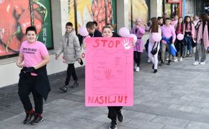 Šetnja i puštanje balona u zrak: U Sarajevu obilježen Dan ružičastih majica i poslana važna poruka