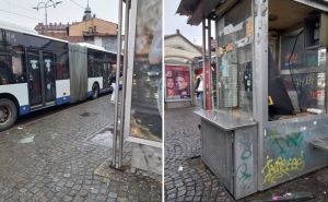 Vandalizam na Baščaršiji: Demolirana trafika na tramvajskoj stanici, staklo rasuto po stajalištu