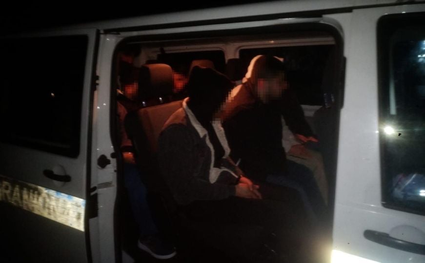 Velika akcija policije: Uhapšene 22 osobe osumnjičene za prijevoz migranata