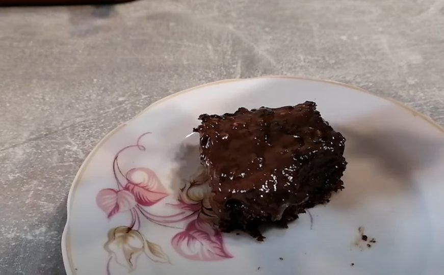 Jednostavan recept za tortu od čokolade, oraha i pekmeza