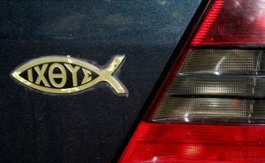 Sigurno ste vidjeli simbol ribe na mnogim automobilima: Znate li šta ustvari znači?