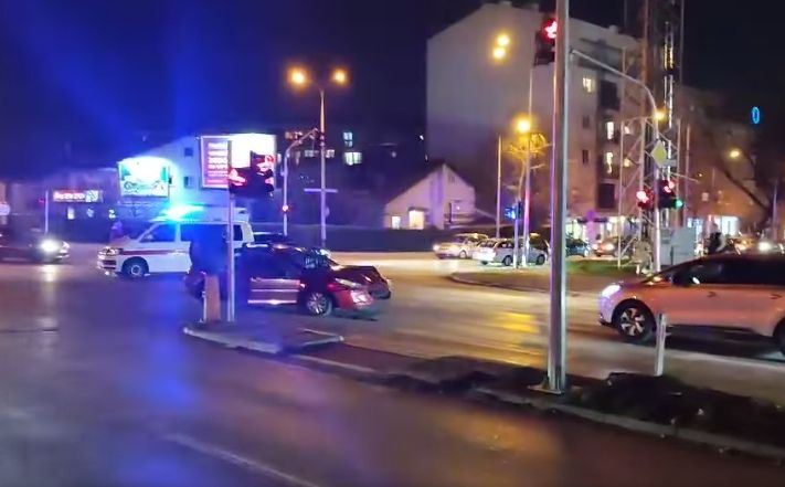 Saobraćajna nesreća u BiH: Ima povrijeđenih, na mjestu događaja policija i tri vozila Hitne pomoći