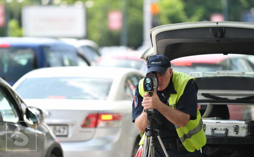Sarajevski policajci oduzeli automobil: Vozač na ime neplaćenih kazni duguje 13.465,40 KM