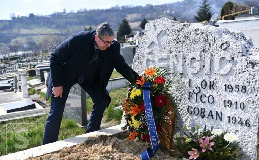 Sarajevo pamti: Uz cvijeće i minutu ćutanja odana počast Goranu Čengiću