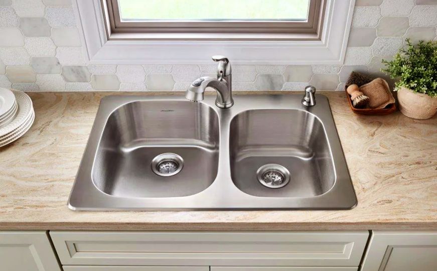 Riješite se dosadnih mrlja i kamenca: Uz ova dva sastojka sudoper će vam zablistati