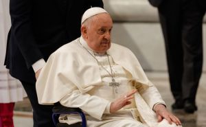 Papa Franjo izazvao zabrinutost širom svijet: Snimka otkriva ozbiljnost situacije