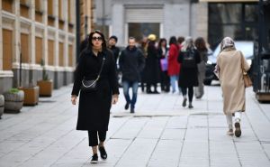 Modna elegancija usred hladnog vremena: Dame Sarajeva prošetale gradom u stilu
