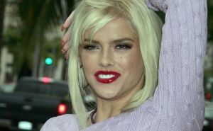 Tragičan život fatalne plavuše: Anna Nicole Smith nakon smrti sina htjela ući u njegov kovčeg