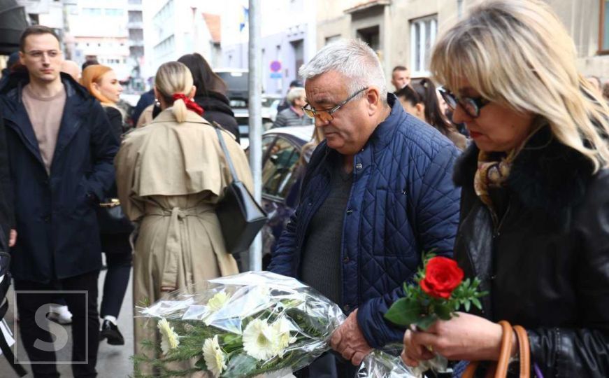 Muriz Memić odao počast doktoricama: "Tuga je da na današnji dan polažemo cvijeće na spomenik"