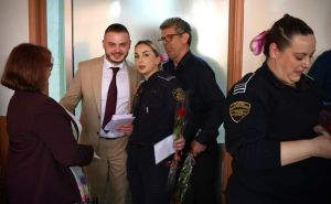 Dan žena u KPZ Zenica: Rusmir Isak svim zaposlenicama poklonio ružu i 100 KM