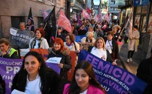 Osmomartovski marš u Sarajevu: "Protiv rata, patrijarhata i kapitala"