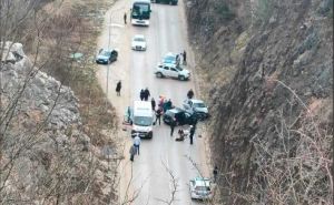 Teška saobraćajna nesreća na ulazu u Sarajevo, povrijeđeno pet osoba, hitna i policija na terenu
