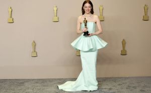 Prije nego što je počela slaviti, Emma Stone u suzama proživljavala dramu na dodjeli Oscara