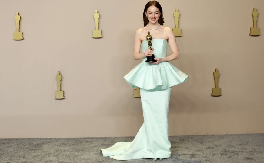 Prije nego što je počela slaviti, Emma Stone u suzama proživljavala dramu na dodjeli Oscara