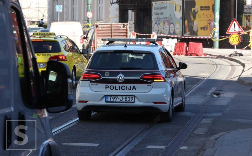 Sarajevska policija oduzela dva automobila: Jedan vozač vozio bez položene vozačke, drugom istekla