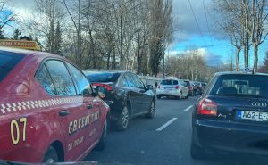 Vozači, oprez: Saobraćajna nesreća na putu prema Koševu